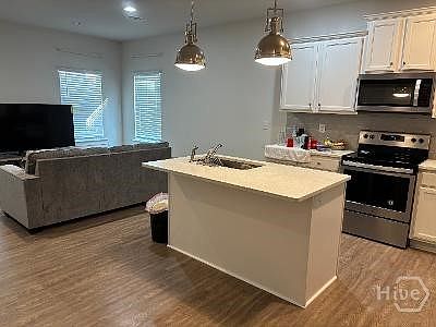 4th image of 365 Lorien Way