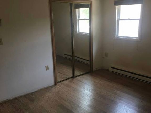 5th image of 131 Locust Dr