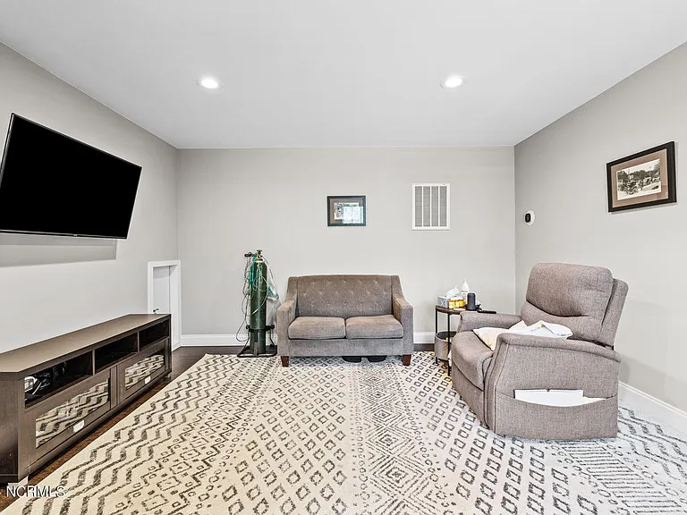 182 Lakeview Dr — Photo 61