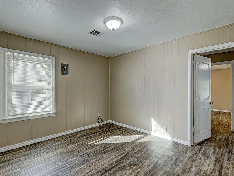 1713 N Page Ave — Photo 26