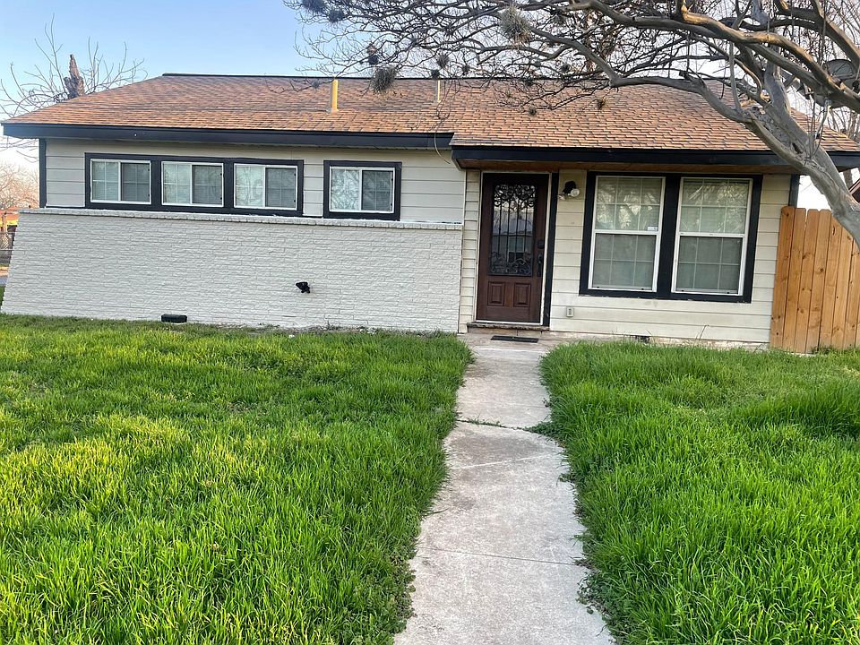 1st image of 202 Las Palmas Dr