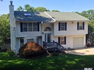 61 Violet Rd, Rocky Point, NY 11778