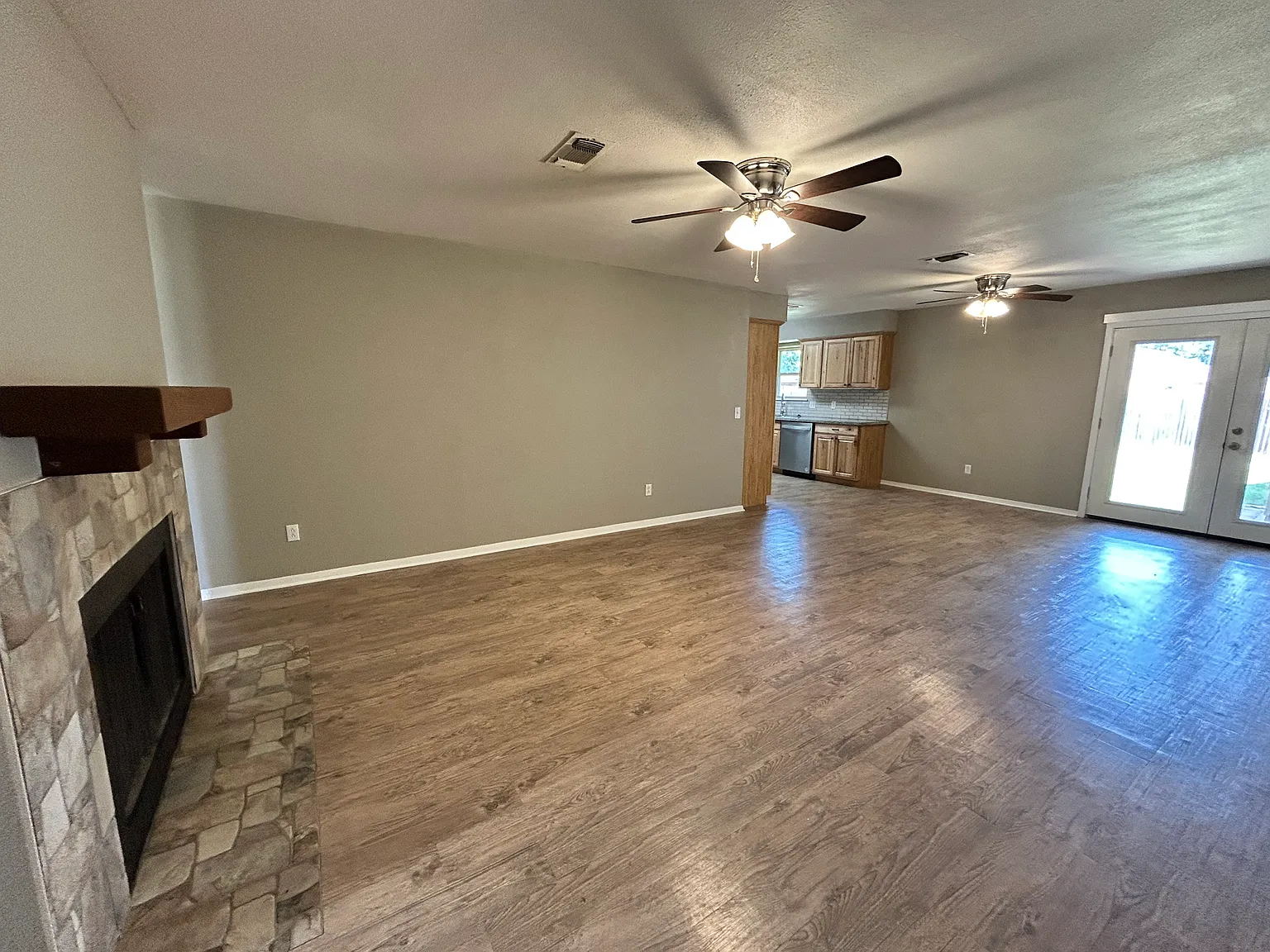3 bed, 1405 sqft, $1,375 — Photo 3