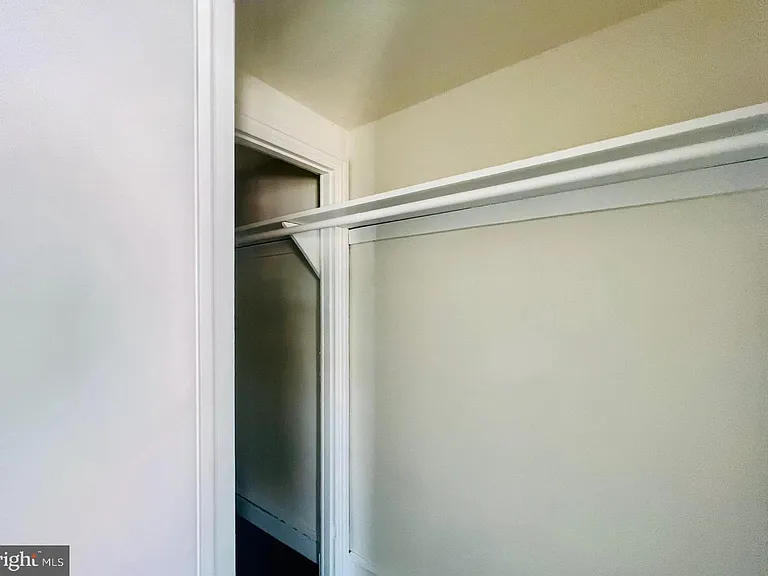336 Barclay St #B — Photo 11