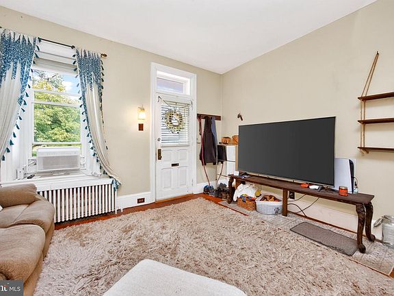 4th image of 428 Rhoads Ave