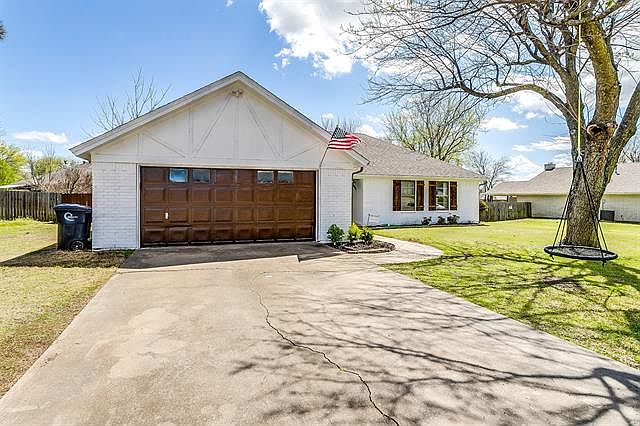 1st image of 1211 Linda Ln