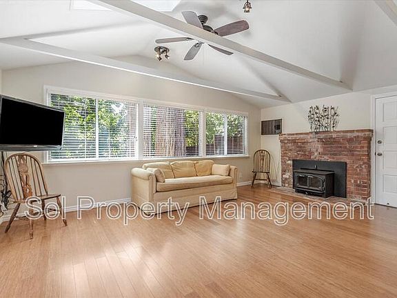 5th image of 810 Kings Hwy