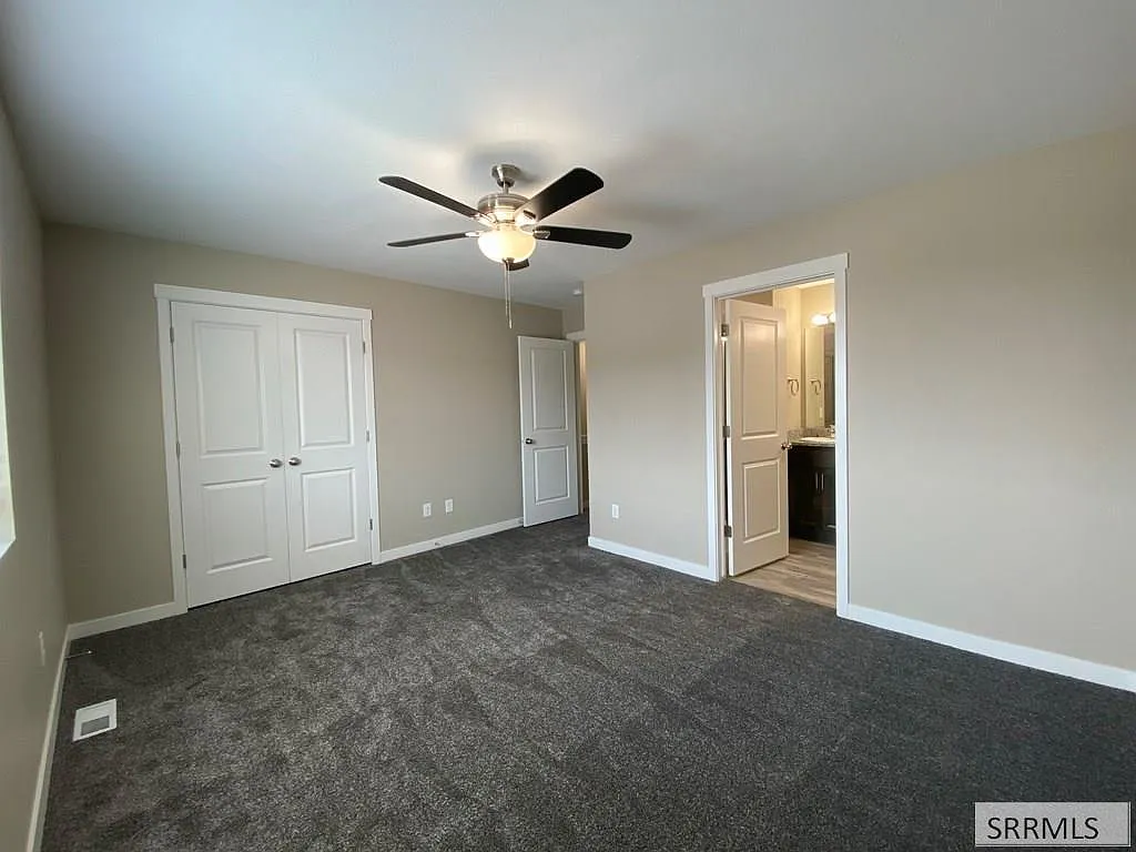 3 bed, 2.5 bath, 1498 sqft, $1,795 — Photo 3