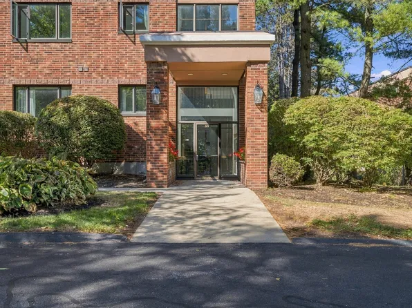 12 Ledgewood Way APT 21, Peabody, MA 01960