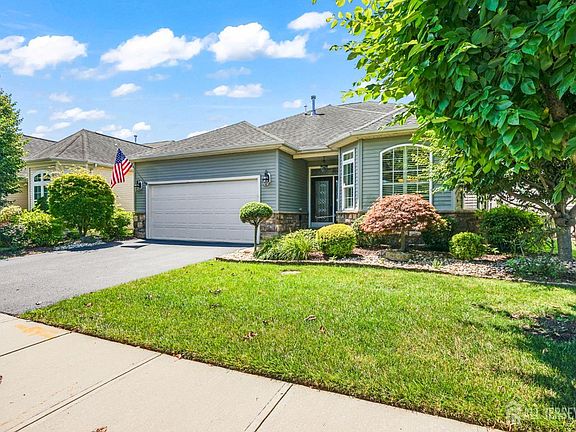 2nd image of 37 Vineyard Ct