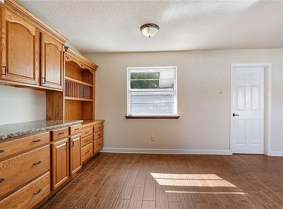 4th image of 505 Camellia Ave