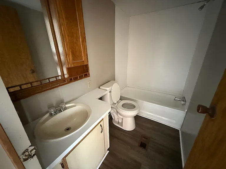 1003 W 3rd St #7 — Photo 11