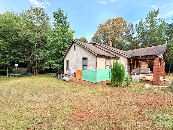 3rd image of 1491 Landrum Rd