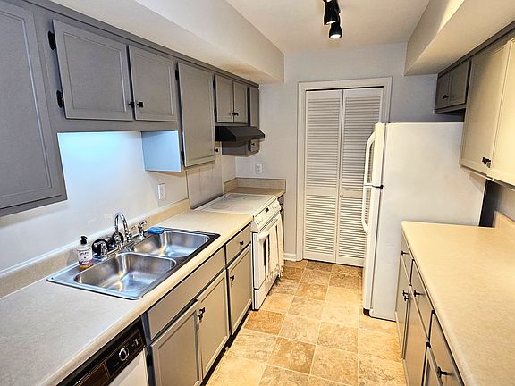 4th image of 240 Westfield Dr