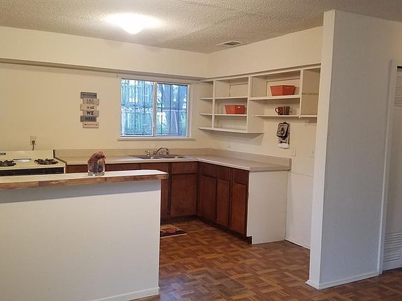 5th image of 4235 Seabrook Dr