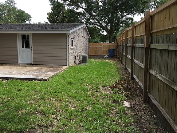4th image of 2411 Pinewood Dr
