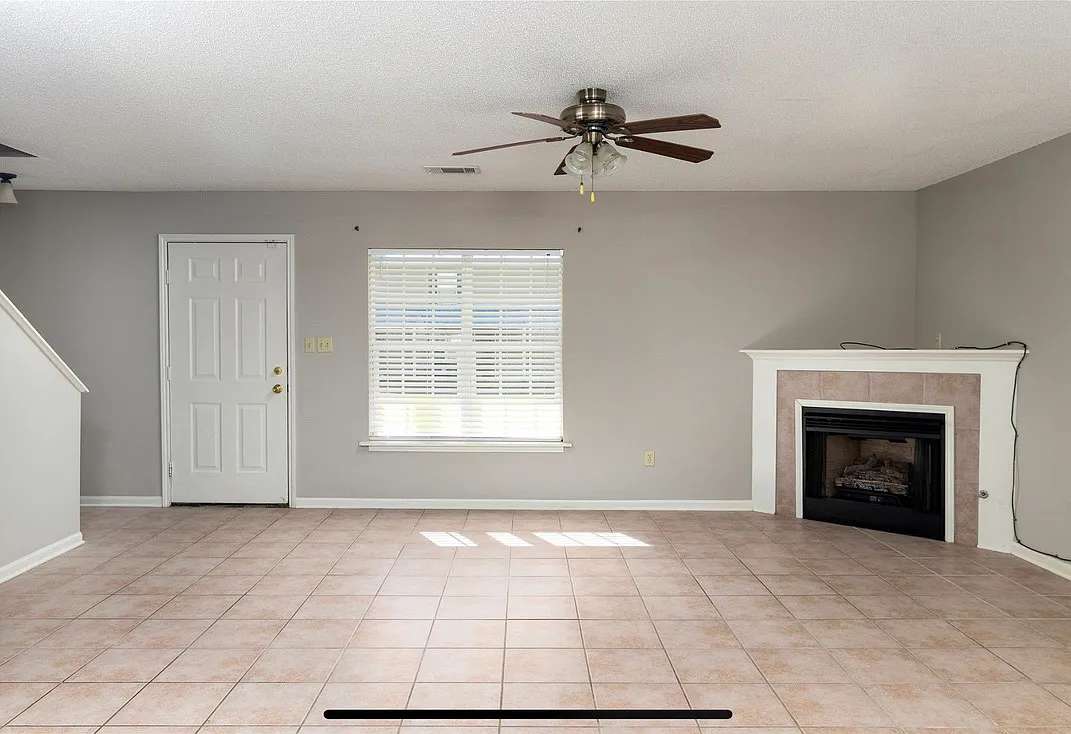 2 bed, 2.5 bath, 1110 sqft, $1,600 — Photo 4