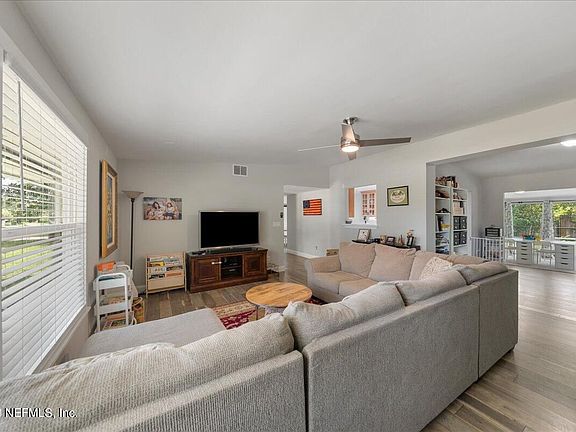 5th image of 4054 San Remo Dr