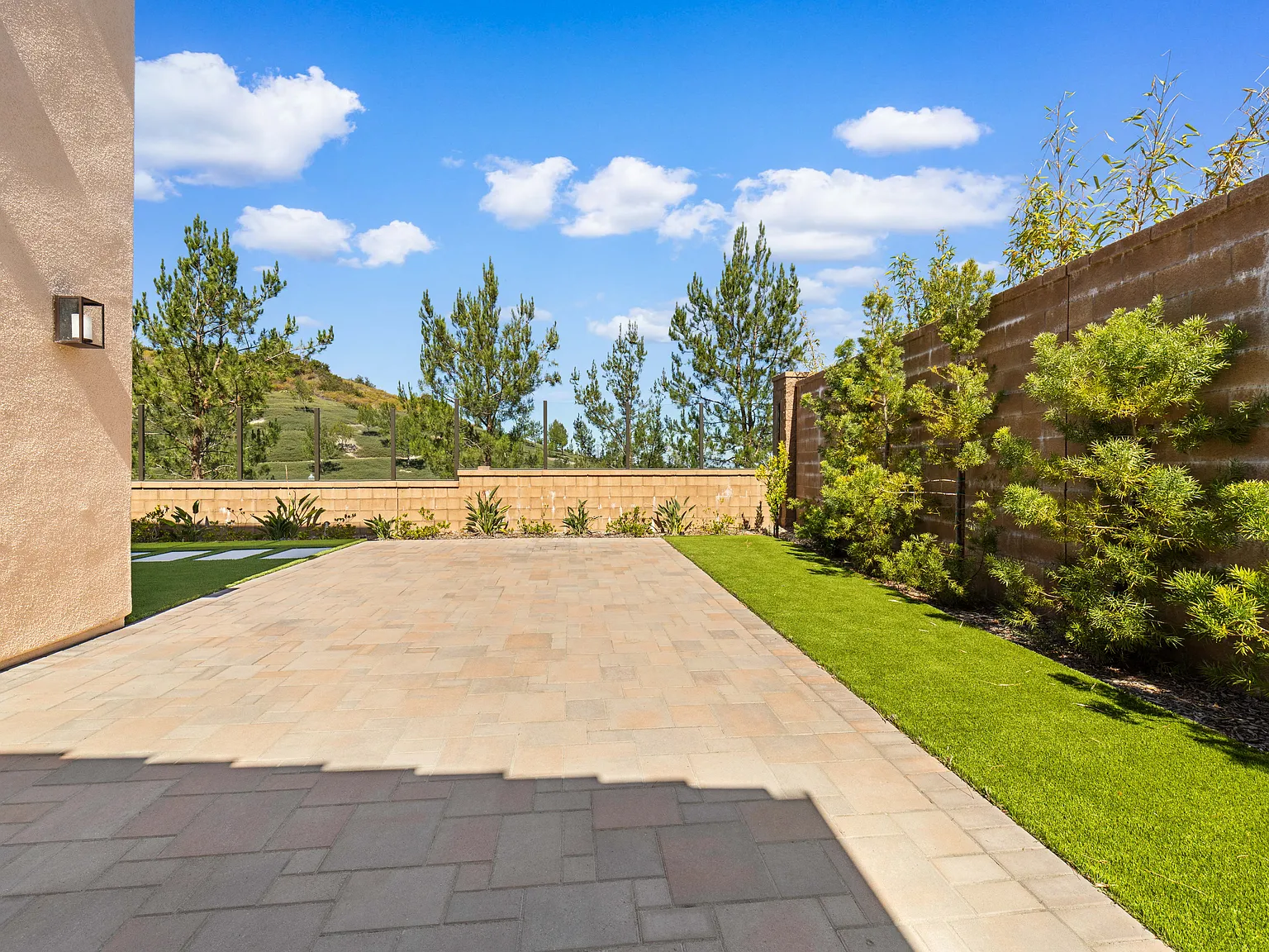 3 bed, 2.5 bath, 2170 sqft, $6,500 — Photo 3