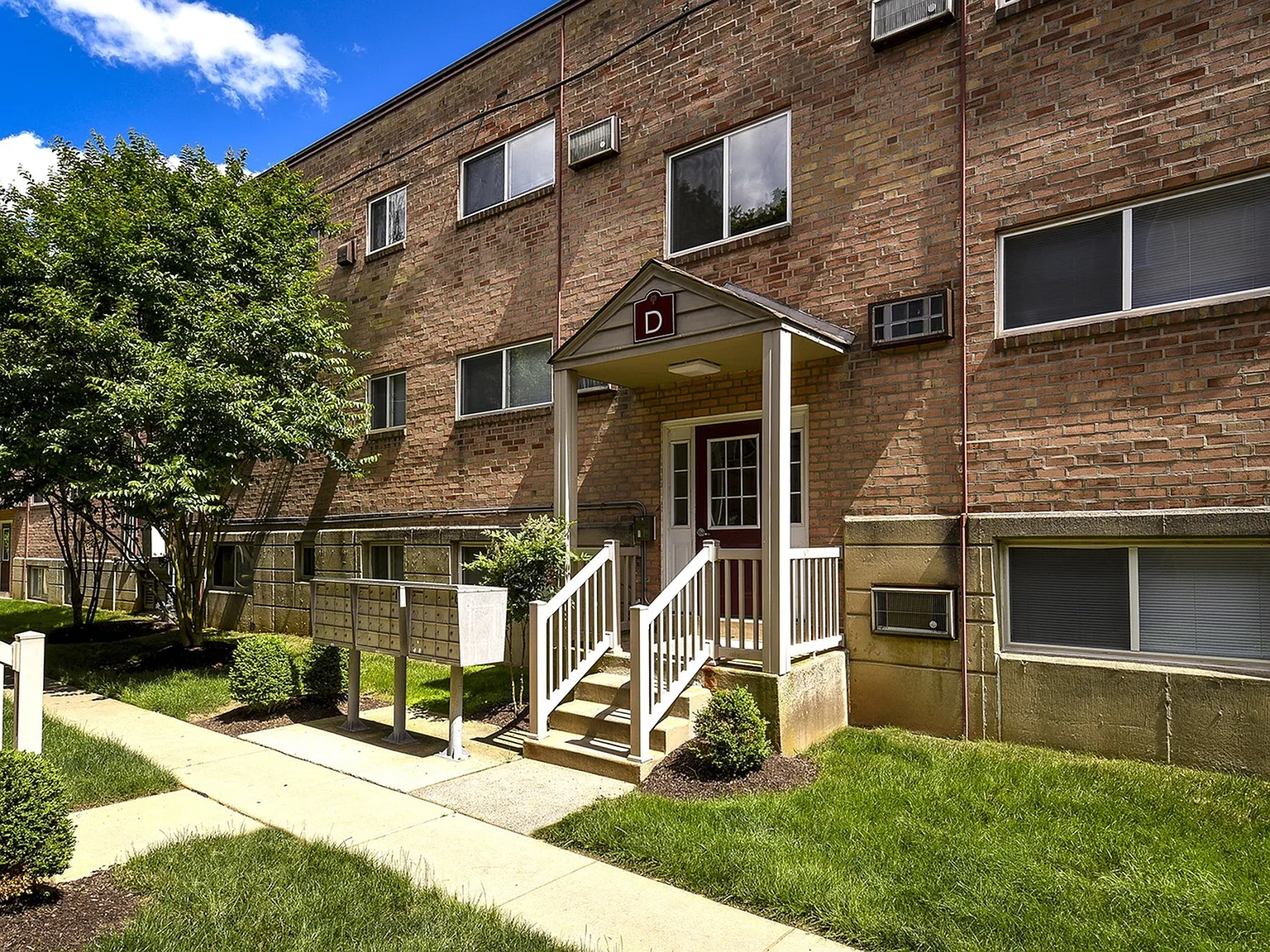 Woodview Apartments — Photo 2