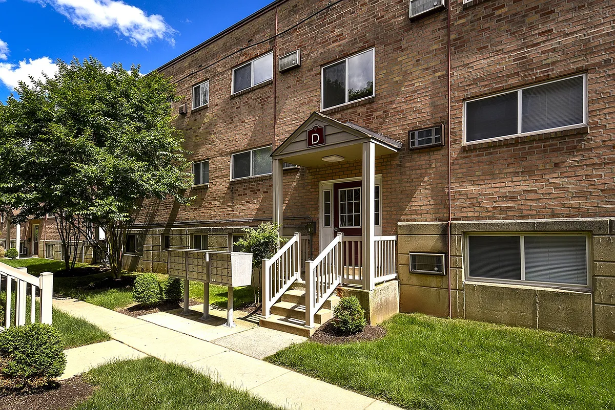 Residential Building - Woodview Apartments