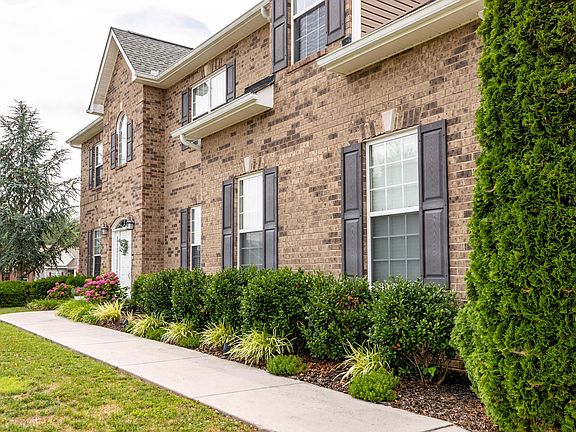 3rd image of 1029 Garnet Hill Dr