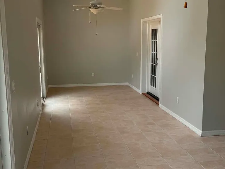 14313 Laurelton Dr — Photo 2
