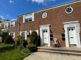 254-61 75th Ave, Glen Oaks, NY 11004