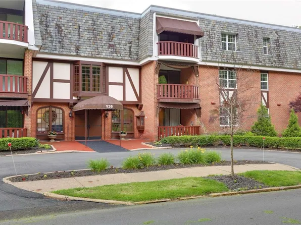 136 Centennial Ave APT 105, Sewickley, PA 15143