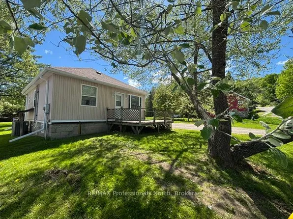 14 Chandos St, Minden Hills, ON K0M 2K0