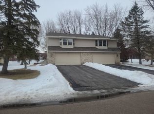 6608 Falstaff Rd, Woodbury, MN 55125