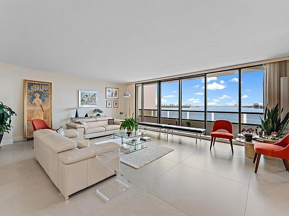 3rd image of 100 SE Lakeshore Dr