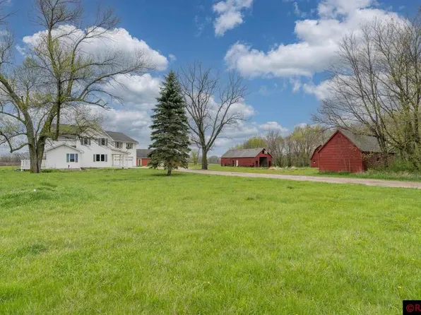 84543 305th St, Madelia, MN 56062