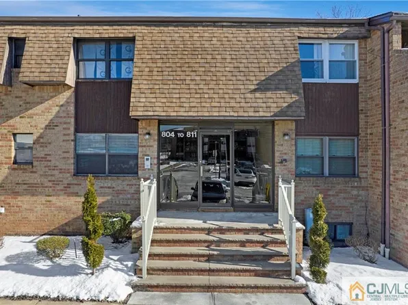 809 Sharon Garden Ct, Woodbridge, NJ 07095