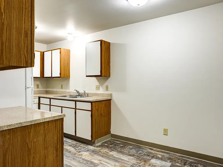Woodfield & Arlington Apartments — Photo 7