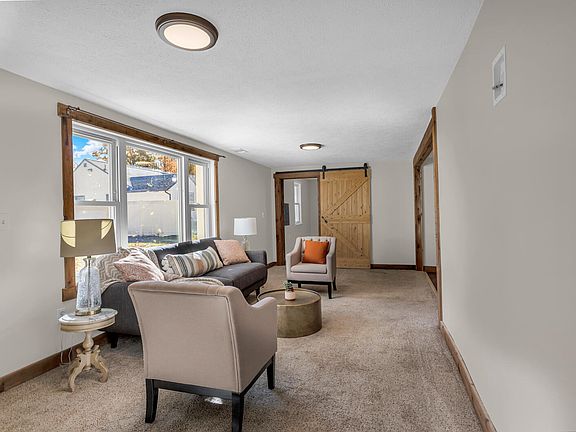 4th image of 430 Woodland Ave