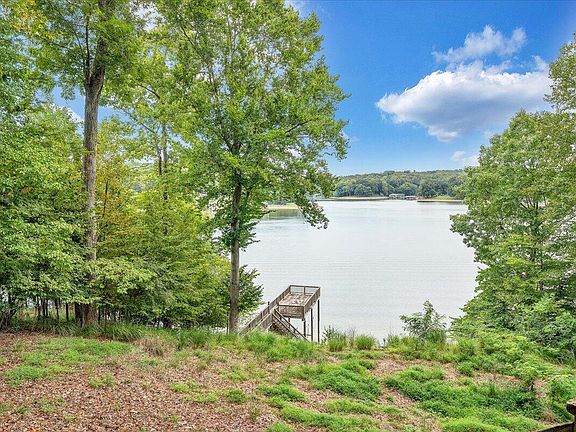 4th image of 200 Sterling Cir