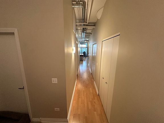 4th image of 565 W Quincy St Unit 604