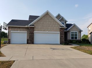 5004 Longfield Rd, Bloomington, IL 61705