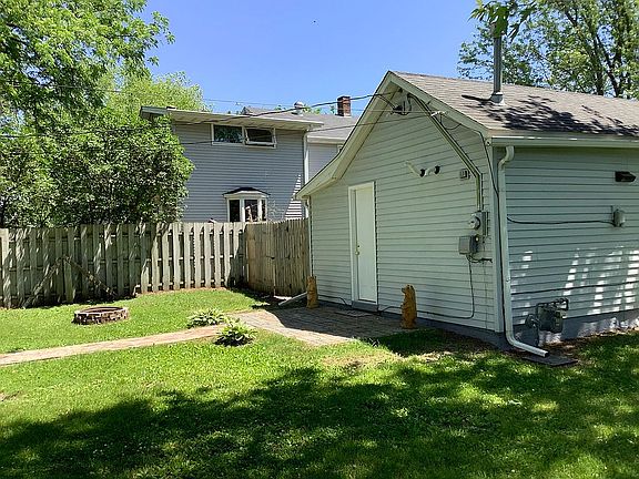 4th image of 909 Tyler St