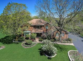 16 John Dr, Hawthorn Woods, IL 60047