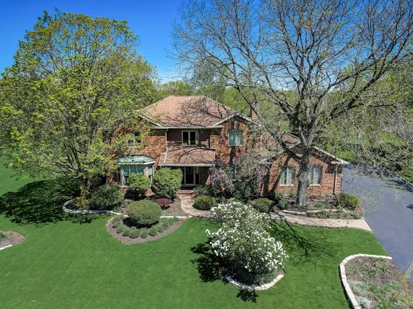 16 John Dr, Hawthorn Woods, IL 60047