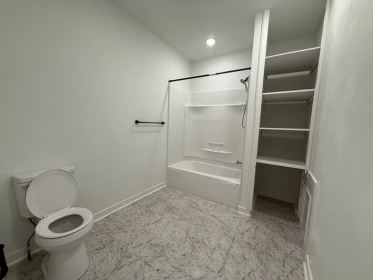 44 E Market St — Photo 4