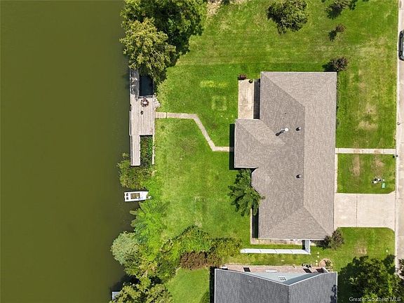 3rd image of 3907 Marie Ct