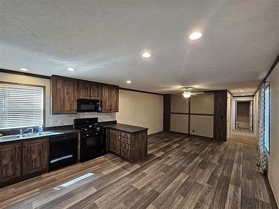 2nd image of 2307 Dogwood St #19