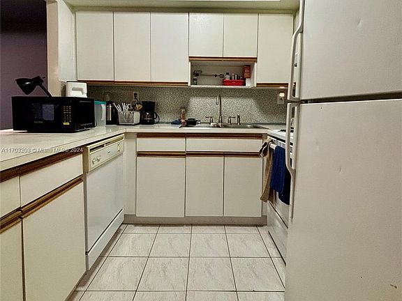 5th image of 2715 Tigertail Ave APT 402