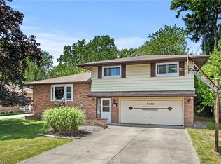 7658 Sleepy Hollow Dr, Parma, OH 44130