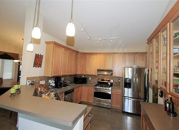 3rd image of 6326 White Berry Ln