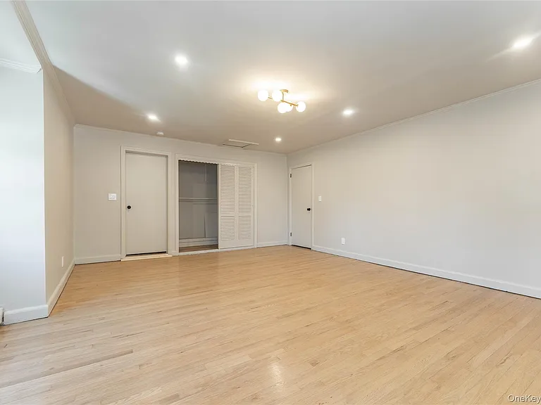 486 Oxford Rd — Photo 20