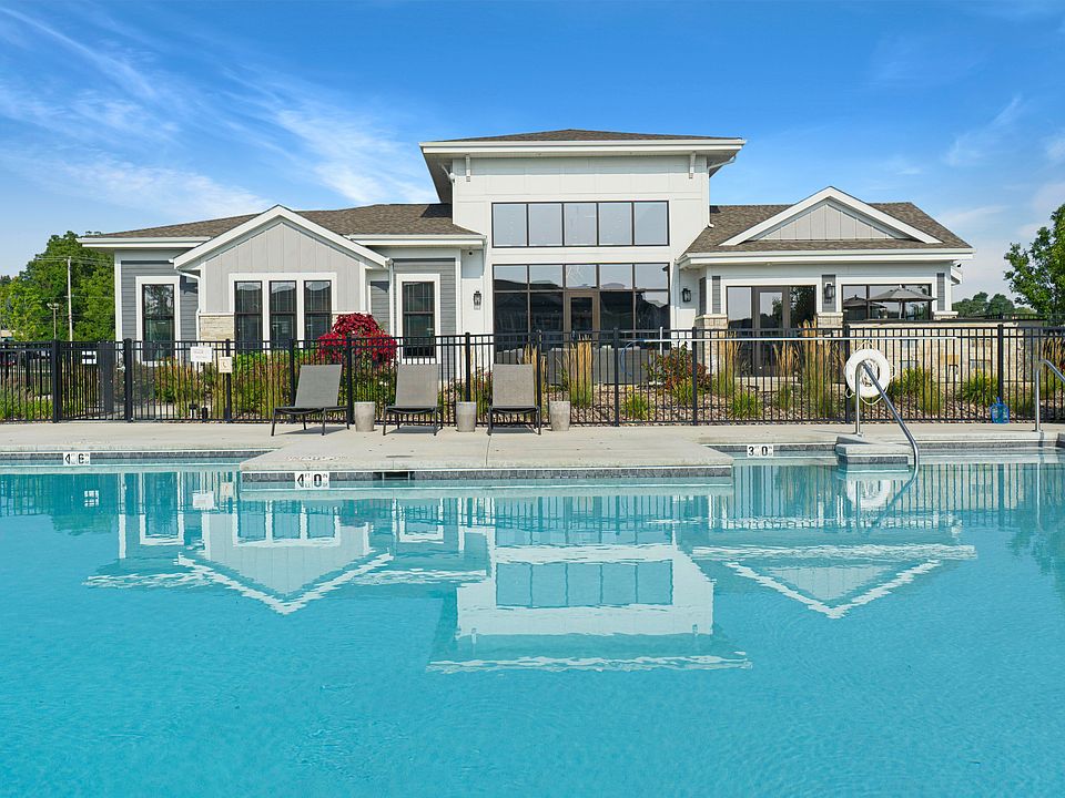 Seasons at Orchard Hills Pool
